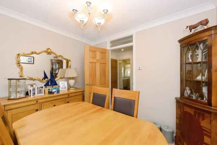 3 Bed Detached Bungalow Hoddesdon