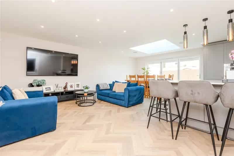 4 Bedroom Link Detached House For Sale