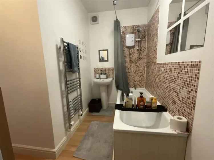 2 Bedroom Apartment near Hanham High Street