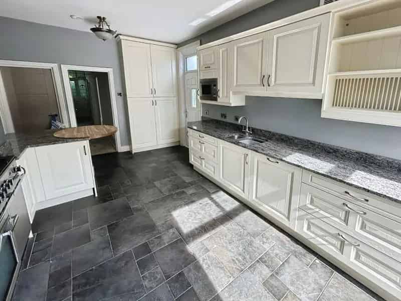 5 Bedroom Semi Detached House South Yorkshire