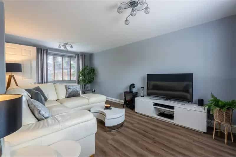 3 Bed Terraced House Peebles Modern Kitchen Private Garden