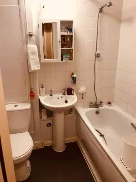Two Bedroom Property Near Transport and Supermarkets