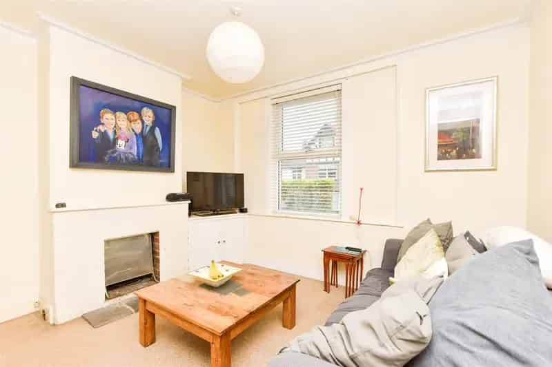 2 Bedroom Semi-Detached House for Sale Near Caterham Station