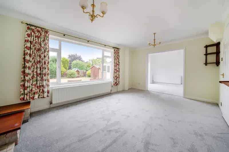 Four Bedroom Detached House Near Marlow and Furze Platt Station