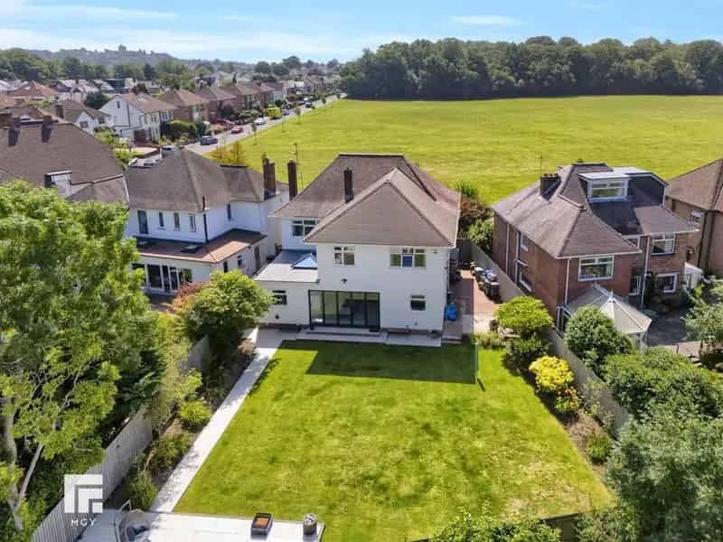 5 Bedroom Detached House for Sale in Heath Cardiff