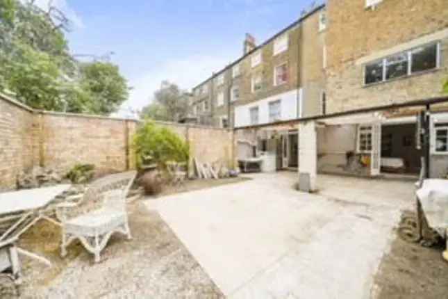 Maisonette to rent in Coningham Road, Shepherd's Bush, London W12