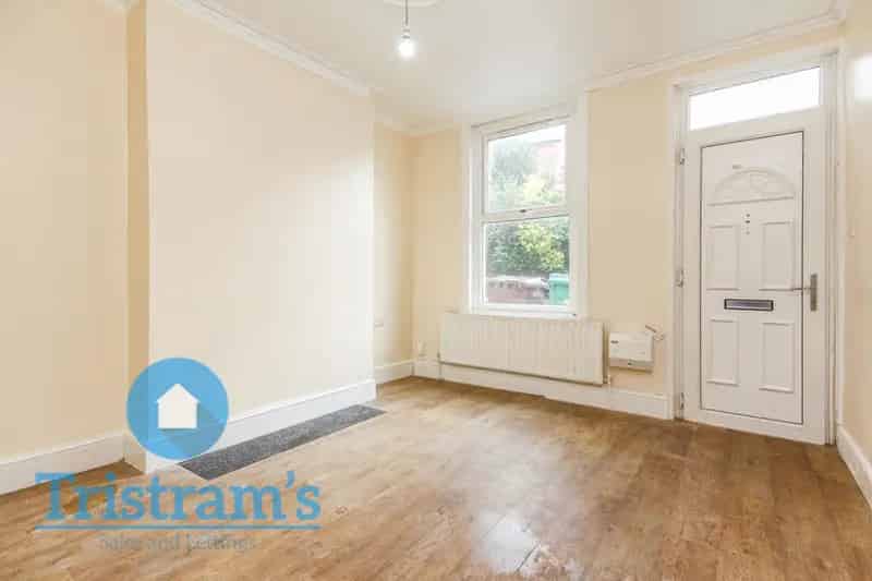 2 Bedroom Furnished Terrace House Near Nottingham City Centre
