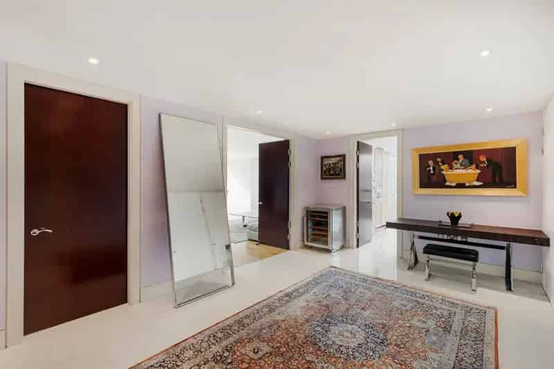 Luxury 4-Bedroom Apartment in Knightsbridge with City Views