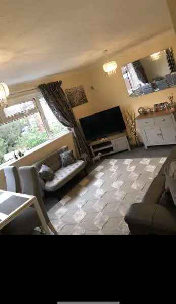 Flat For Rent in Metropolitan Borough of Solihull, England