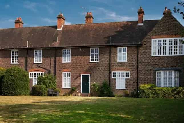 5 Bedroom Grade II Listed House Hampstead Garden Suburb