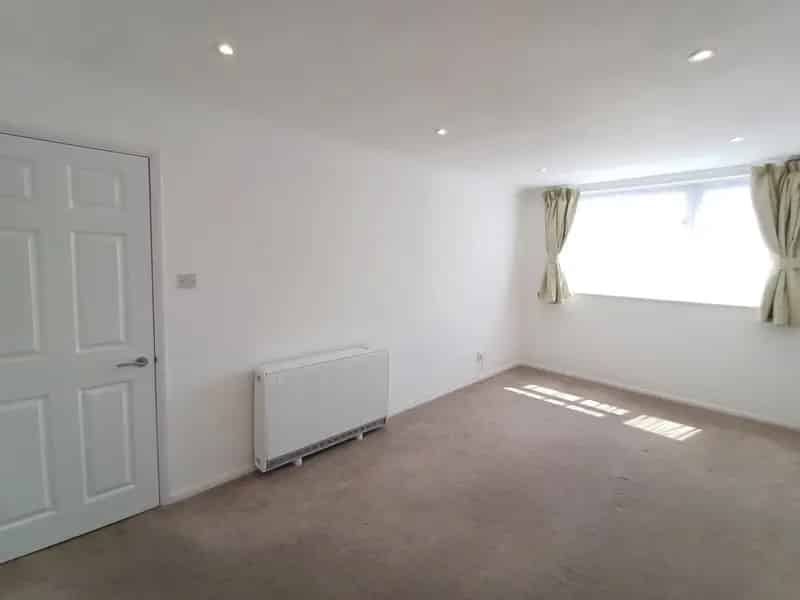 2 Bedroom Flat To Rent Available 12082025