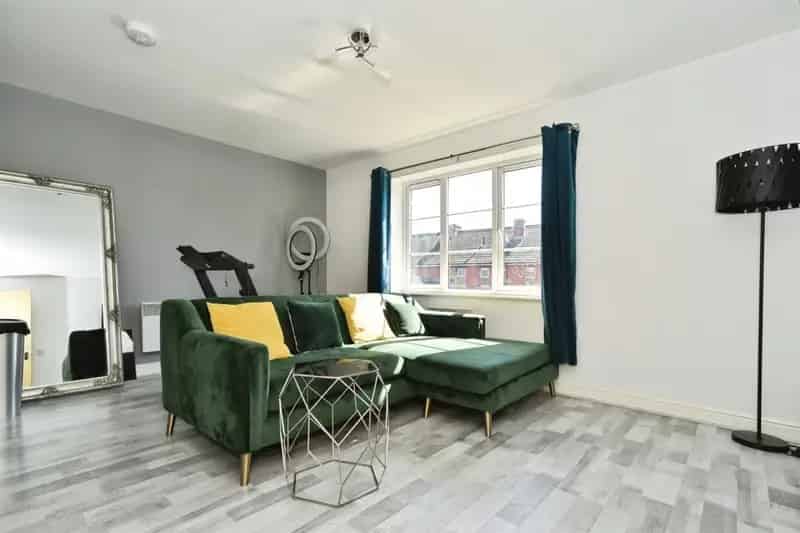 Flat For Sale , Cricklade Road, Swindon, England