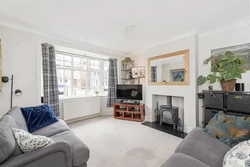 3 Bed Semi-Detached House for Sale in Wendover