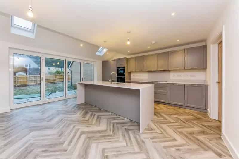 Spacious Three-Floor House with Five Bedrooms and Garden