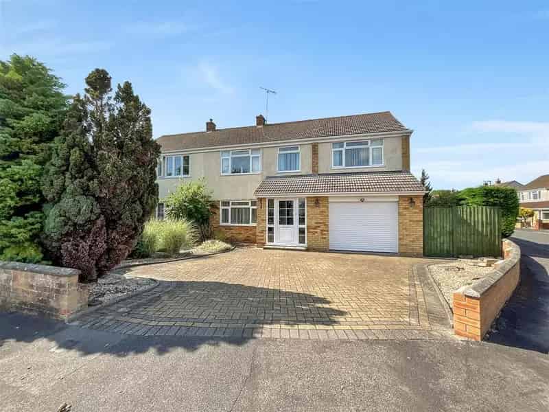 4 Bedroom Semi-Detached House for Sale