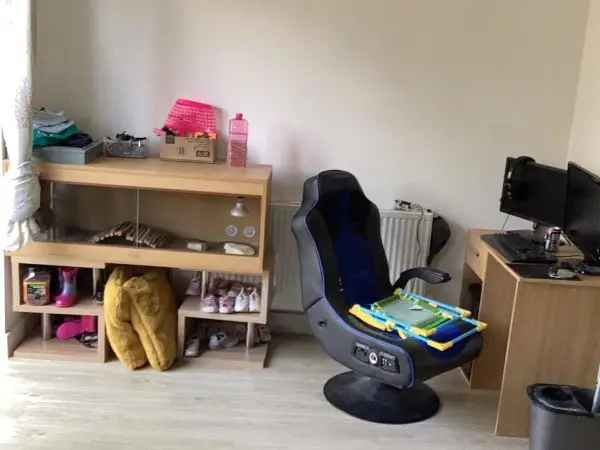 House For Rent in Leeds, England