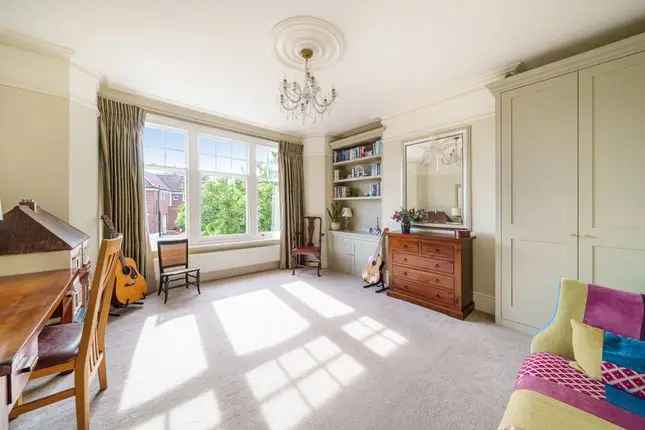 Six Bedroom House for Rent Near Muswell Hill Broadway