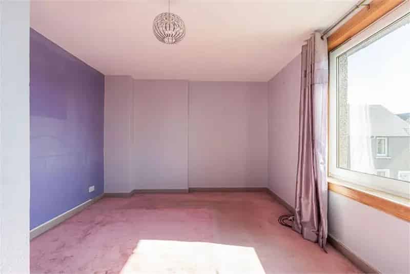 3 Bed Terraced House with Garden Near Amenities and Schools