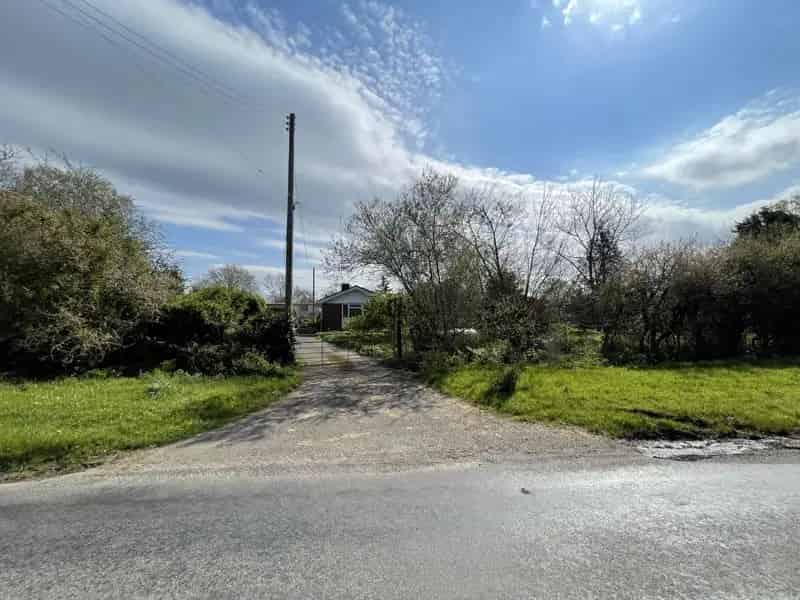 3-Bed Semi-Detached Bungalow with 5 Stables & 3.5 Acres