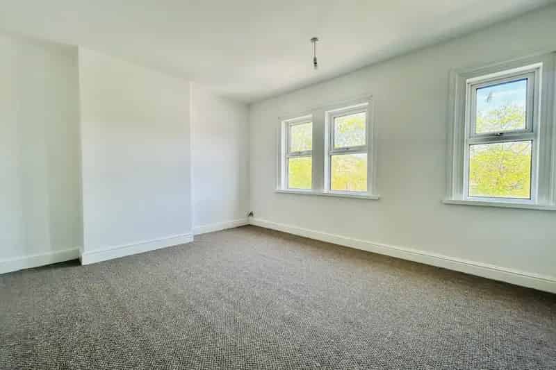 Spacious Three/Four Bedroom House Near Derby City Centre