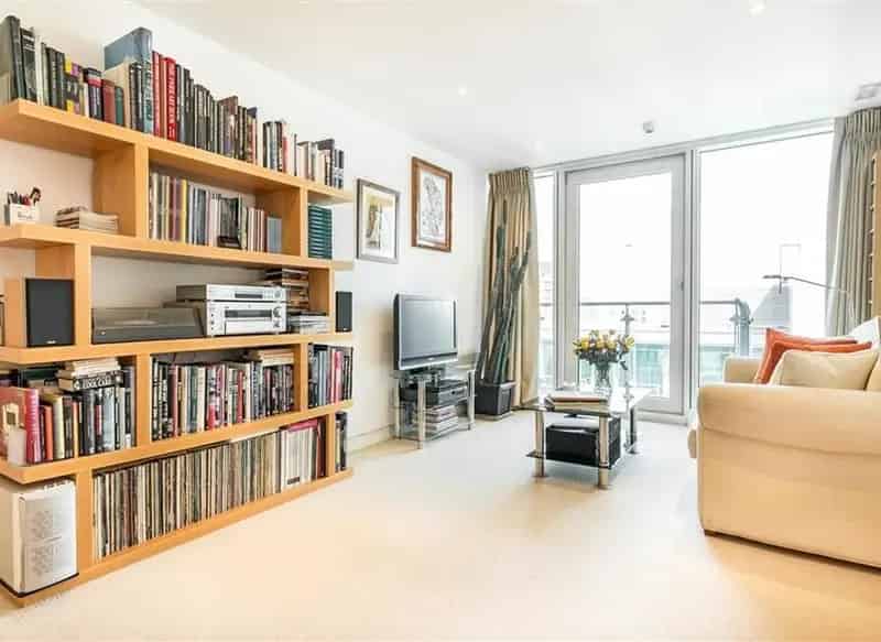 1-Bed Apartment near Vauxhall Station Big Ben Views Private Balcony