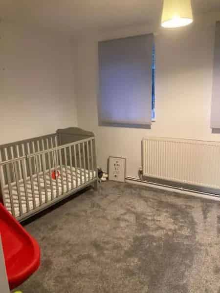 Huge 2 Bed Ground Floor Flat with Garden Near Shops and Hospital