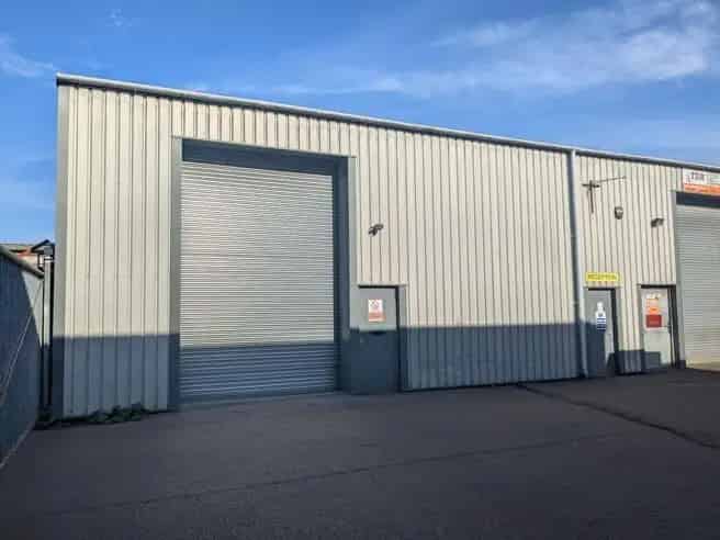 Industrial Unit For Sale Steel Frame High Eaves Parking