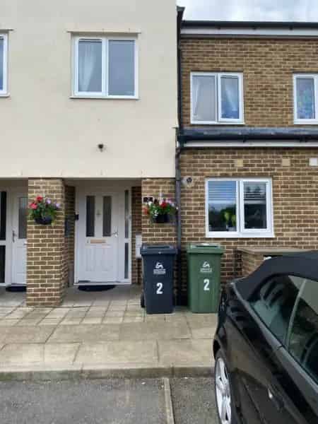 4 Bedroom House New Kitchen South Facing Garden