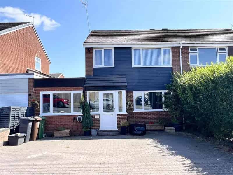 3 Bedroom Semi-Detached House for Sale in Cheswick Green