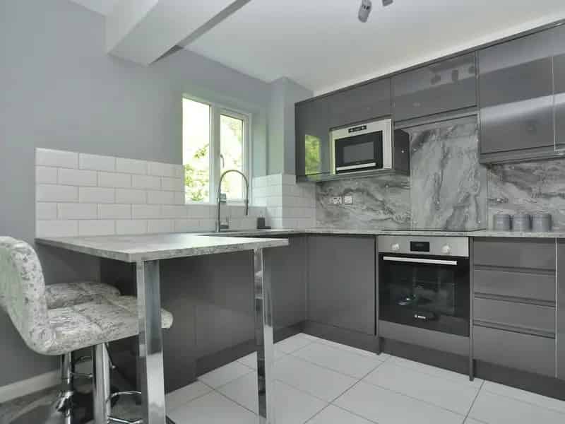 Refurbished One Bedroom Flat Ample Parking Available Now