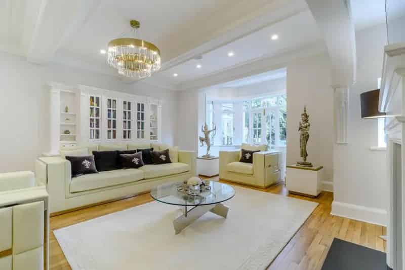 6 Bedroom Detached House for Sale - Refurbished Family Home