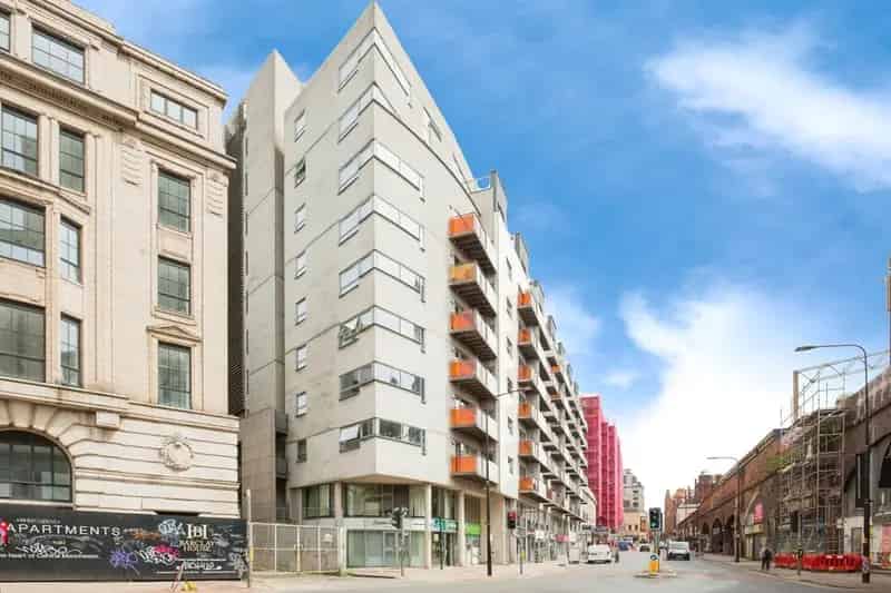 2 Bedroom Flat for Sale Manchester M1 Canal View Secure Parking