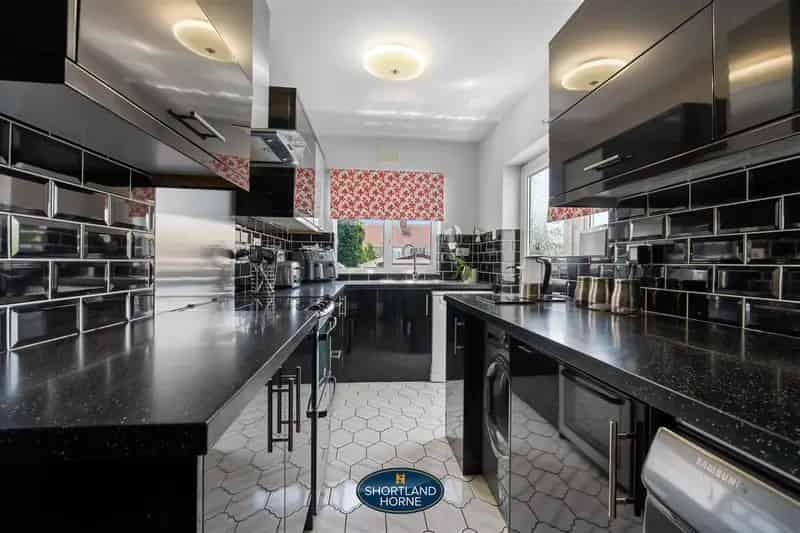 4 Bedroom Terraced House to Rent
