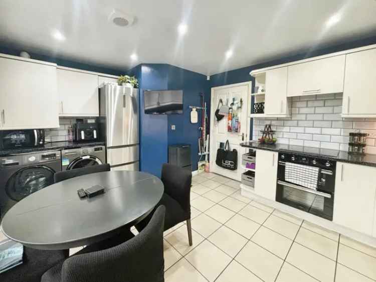4 Bedroom House For Sale Maple Leaf Gardens