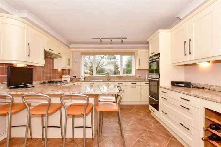 5 bedroom detached house for sale