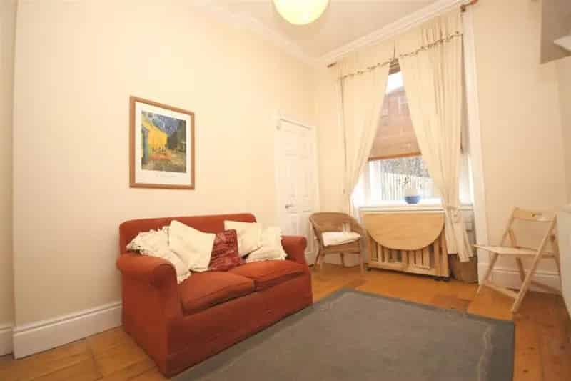1 Bedroom Flat to Rent near Holyrood Park and Princes Street