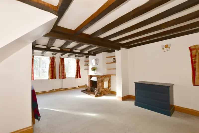 3 Bedroom Semi-Detached House for Sale in Handcross