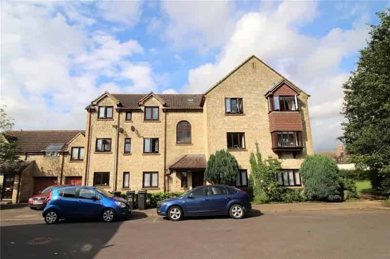 2 Bedroom Apartment for Sale in Cirencester GL7