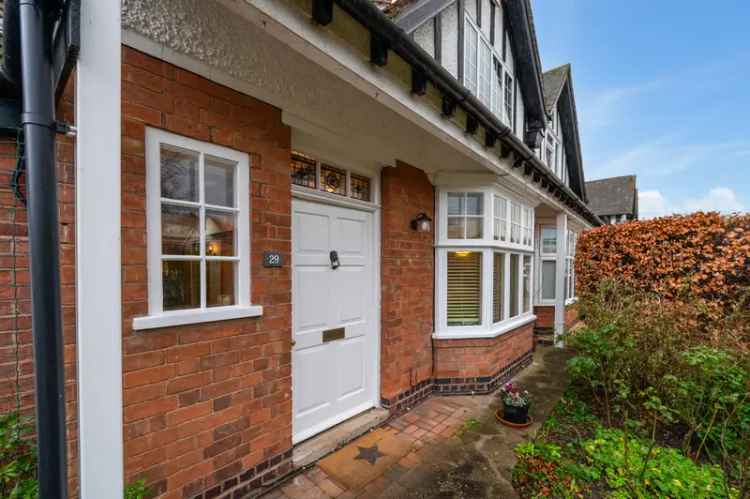 Semi-Detached House for sale with 3 bedrooms, Golf Lane Whitnash, Warwickshire