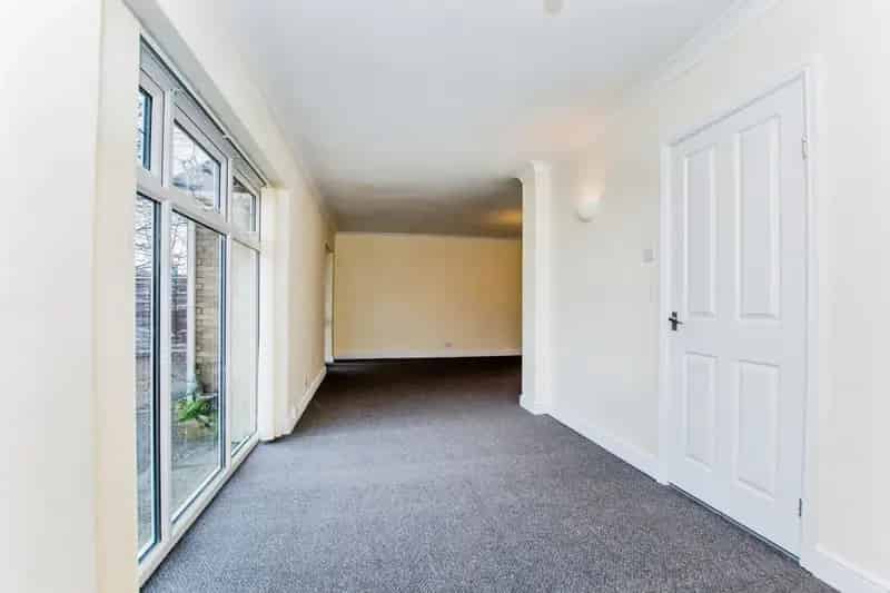 Refurbished 3-Bed Detached Bungalow with Two Garages