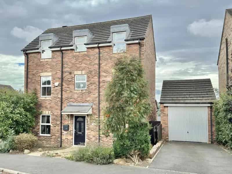 4 Bed Detached House for Sale in Barnsley