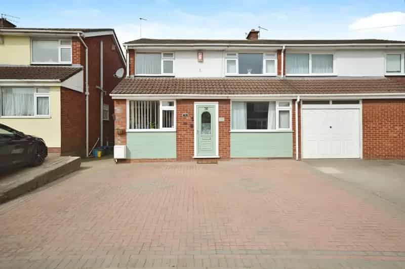 3 Bedroom House For Sale Family Home with Planning Permission