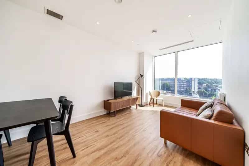 Modern Apartment in Ealing W5 - Fantastic Views & Transport Links