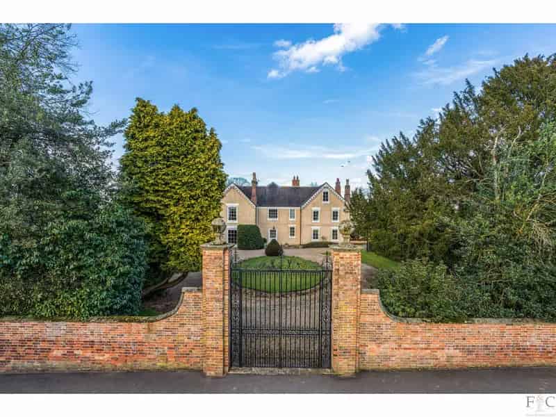 7 Bedroom Grade II Listed Country House with 4 Acres