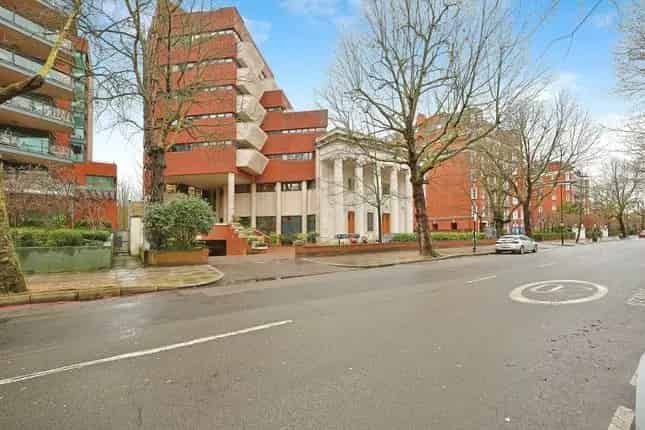 3-Bed Apartment St Johns Wood Luxury Renovation