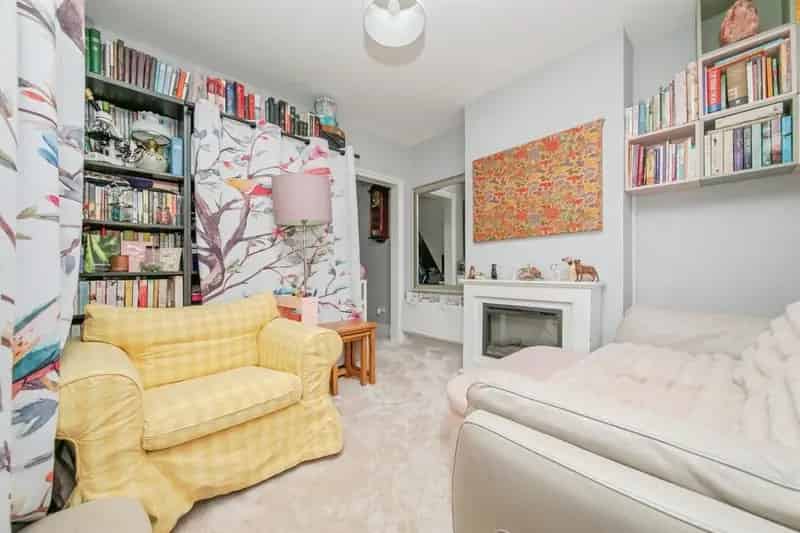 Two Double Bedroom Terrace House Near Amenities