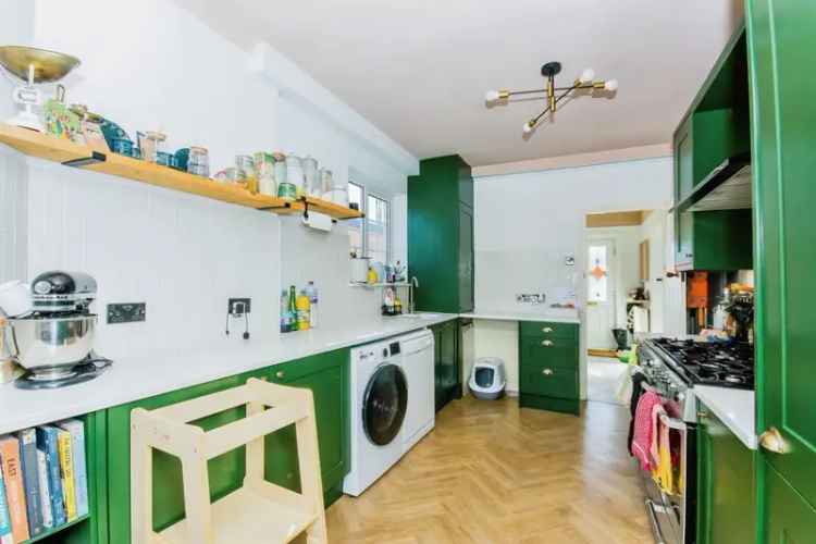 3 Bed Semi-Detached House with Stunning Kitchen and Garden