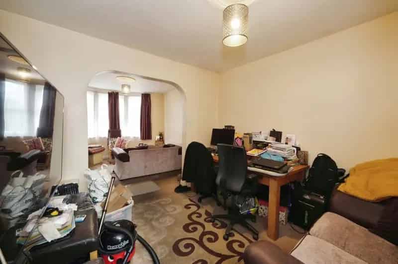 2 Bed Victorian House with Loft Conversion Potential