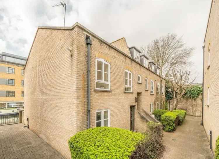 Spacious 3-Bed House by Regent's Canal Private Gated Development