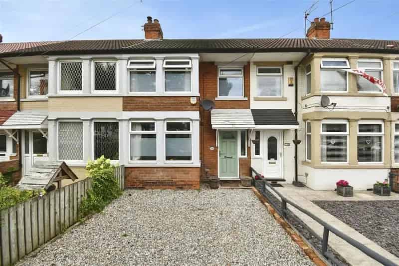 3 Bedroom Mid Terrace House For Sale